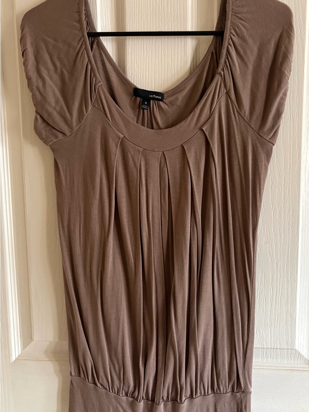 Liz Claiborne Taupe Pleated Scoop Neck Short Sleeve Top